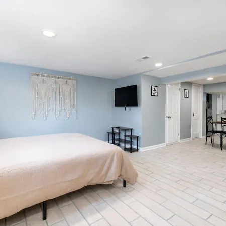 Cozy Basement Studio Retreat Dundalk